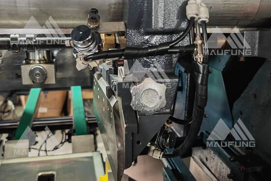 Otomatik Üç Bıçaklı Giyotin Makinesi Janpanese Keyance PLC Kontrol Sistemi Ölçeklenebilir Yerleştirme ISM Sistemi