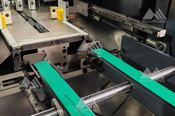 Otomatik Üç Bıçaklı Giyotin Makinesi Janpanese Keyance PLC Kontrol Sistemi Ölçeklenebilir Yerleştirme ISM Sistemi