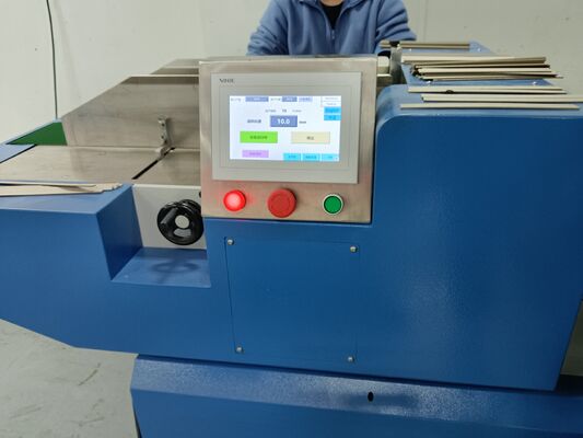 Omurga Karton Kesme Makinesi Yumuşak Kesme Kenarı Yüksek Hassasiyet Yüksek Hassasiyet